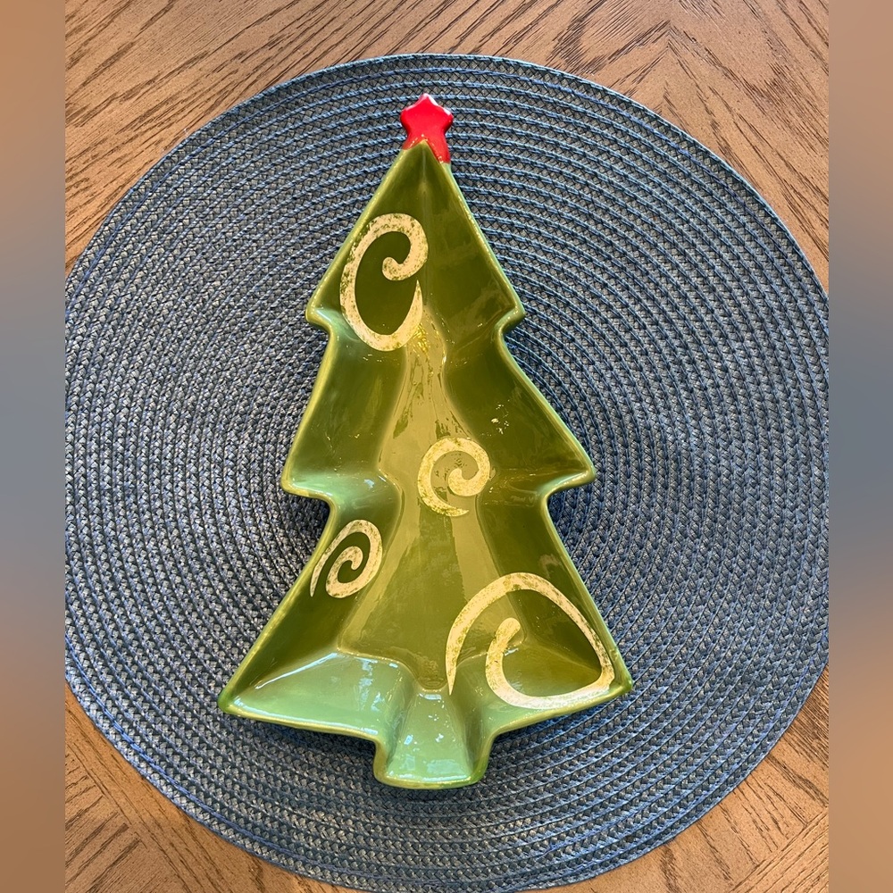 Green Christmas Tree Dish with Red Star